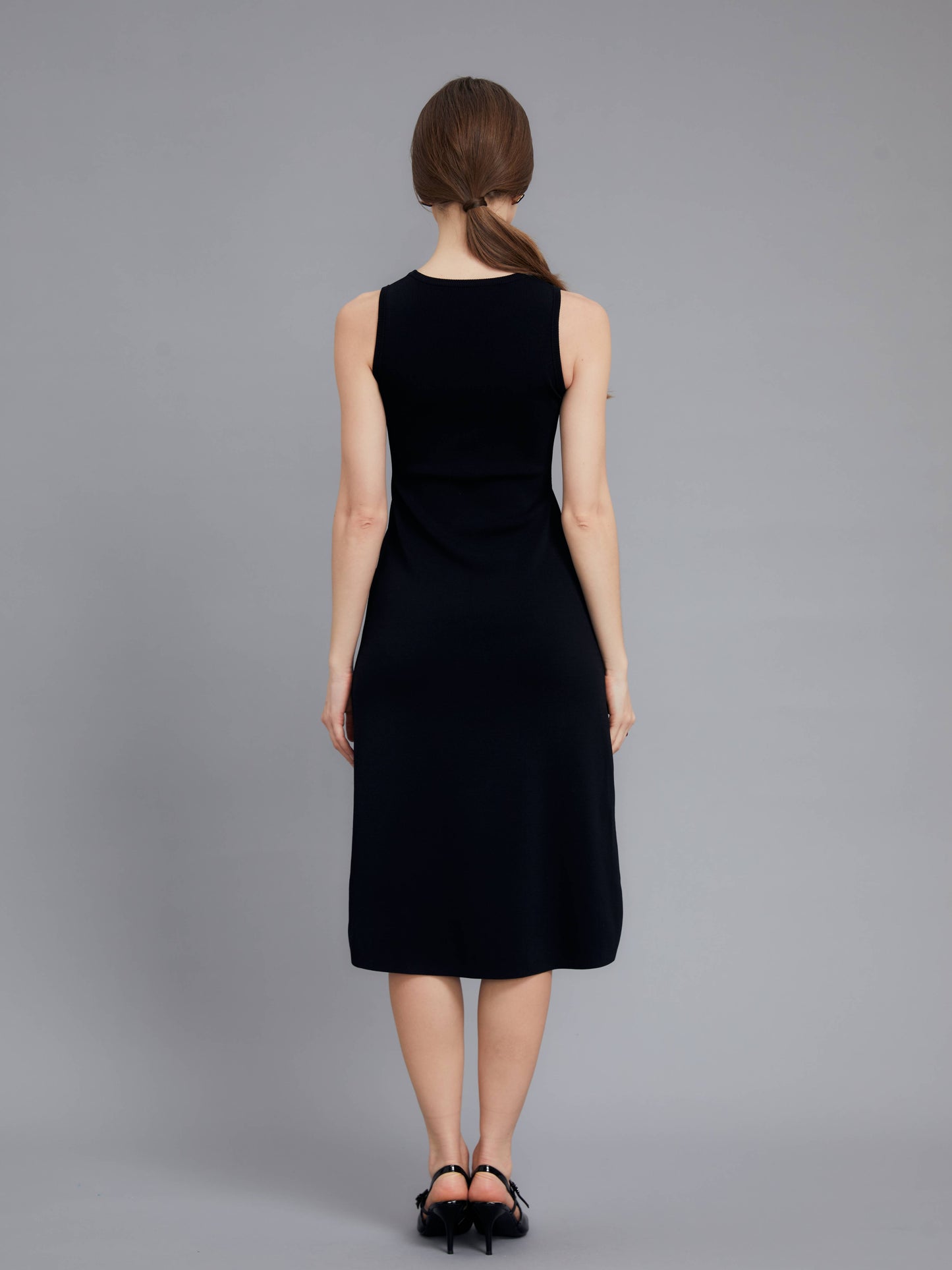 Round neck knit mid-length dress
