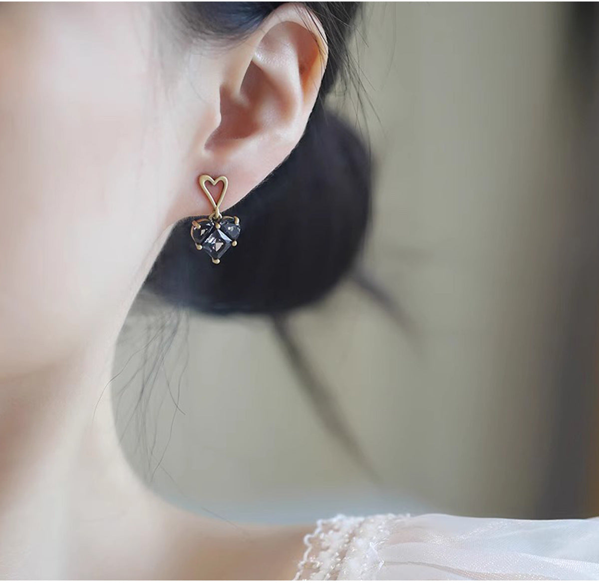 French Vintage Black Peach Heart Crystal Earrings for Women