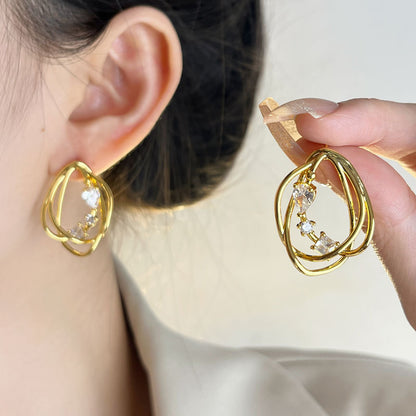 Irregular three-dimensional earrings